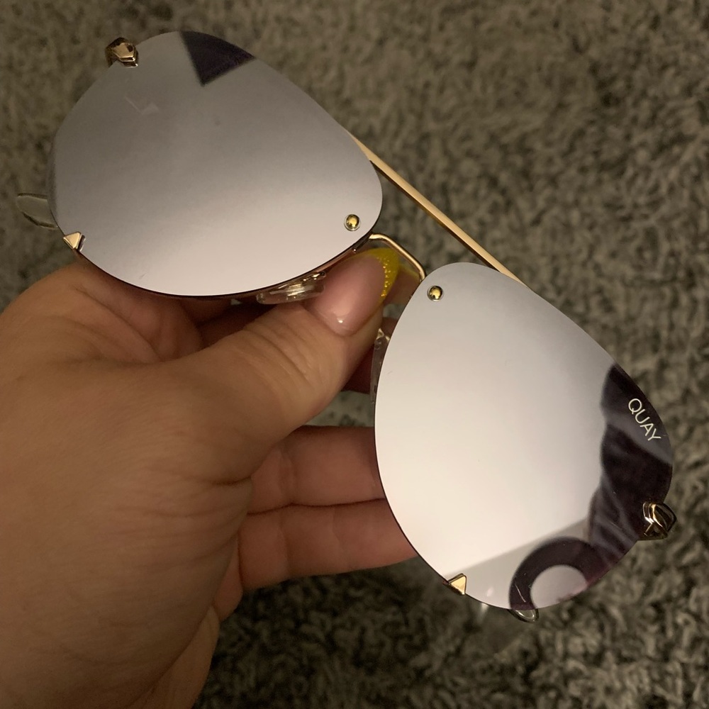 Quay x Desi Perkins High Key mini Rimless 126